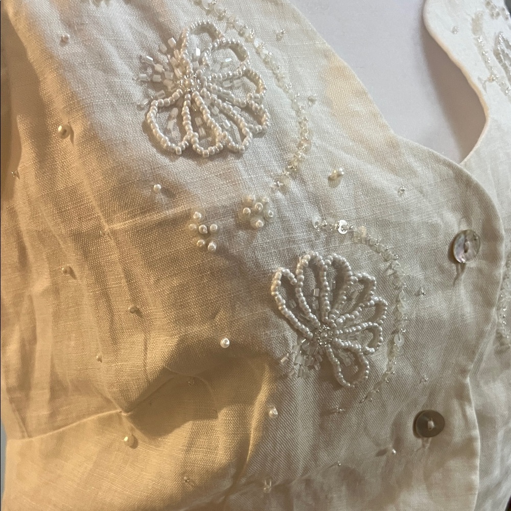 Floral Embroidered Button-Down Blouse (R) - Picture 2 of 8